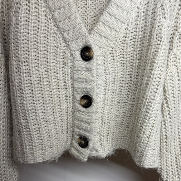 Saints & Hearts Cozy Light Grey Button-Up Deep V Cropped Sweater size Medium - Picture 3 of 10